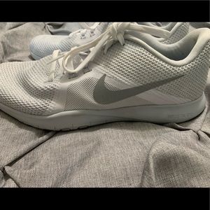 Womens Nike size 9 - EUC worn only once or twice